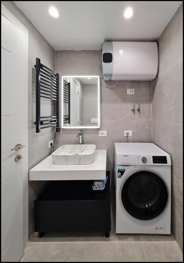 Adore - Modern Apartment Tirana Exteriör bild