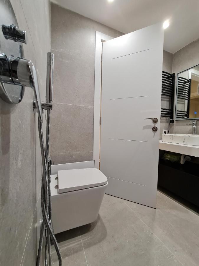 Adore - Modern Apartment Tirana Exteriör bild